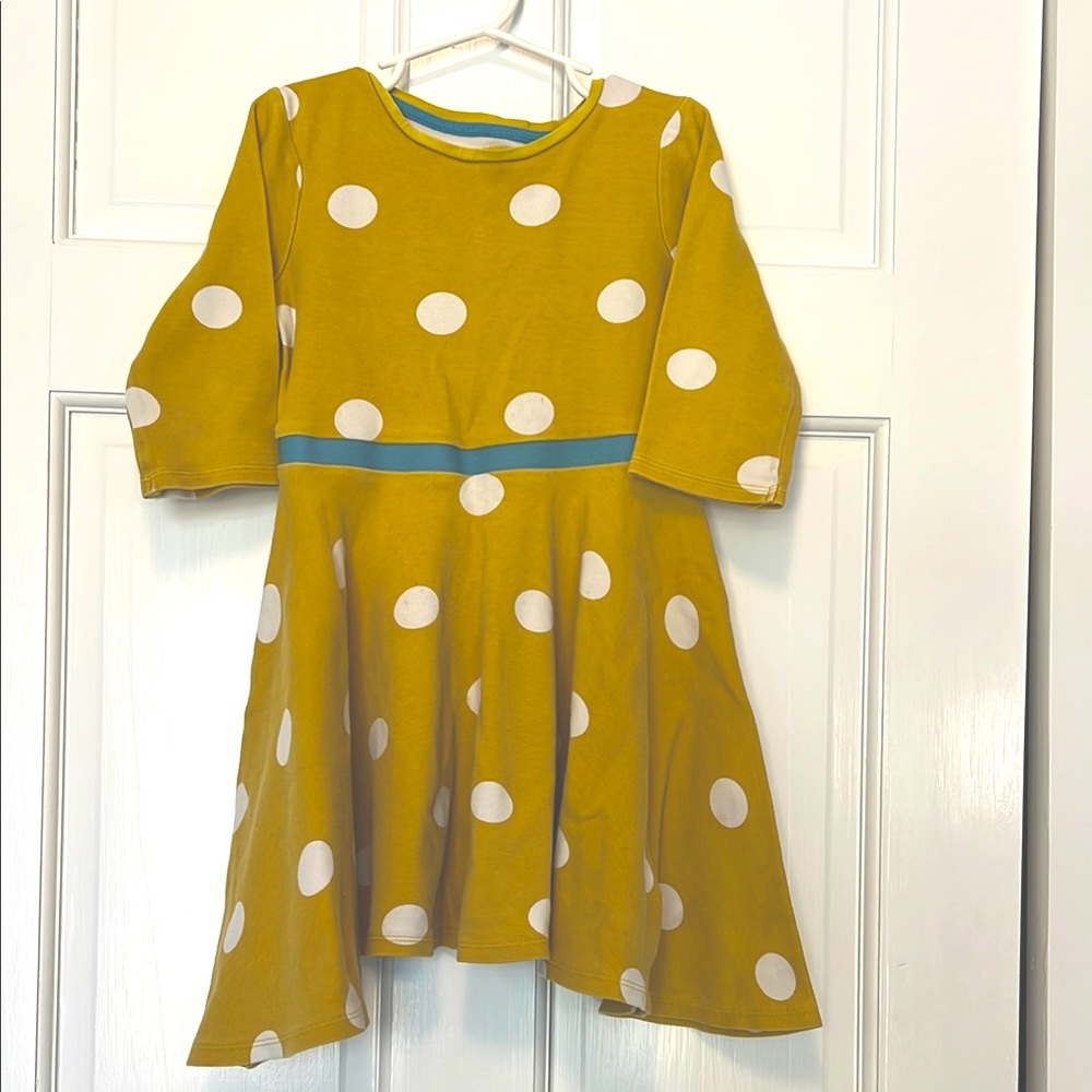 Mini Biden Yellow dress with white polkadots and blue ribbon waist. Size 6/7Y.